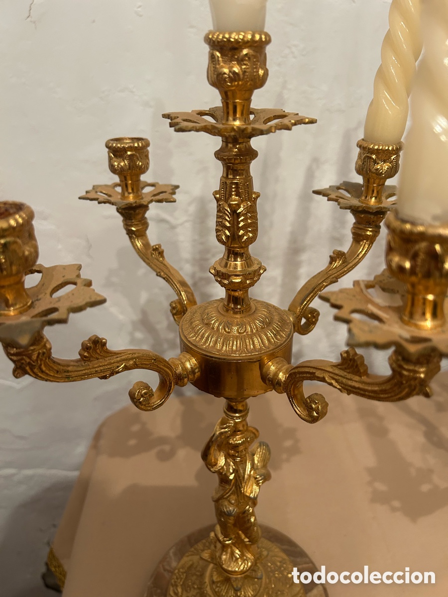 Antig&uuml;edades: Pareja de candelabros de bronce - Foto 4