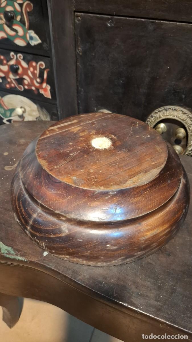 Antig&uuml;edades: Base en madera. Ideal para colocar figura u otro objeto - Foto 2