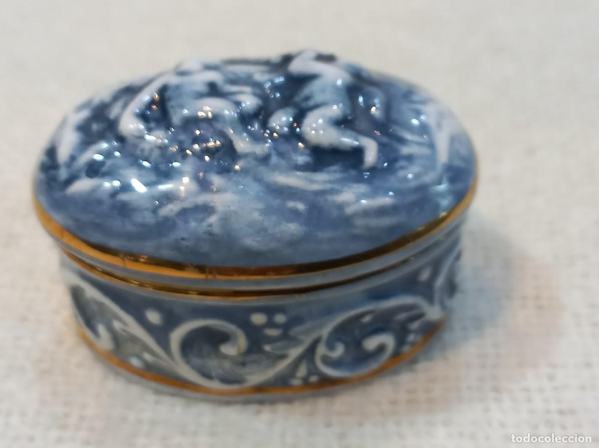 Antig&uuml;edades: DOS CAJITAS &uml;CAPODIMONTE&uml; mitol&oacute;gicos azul - Foto 9