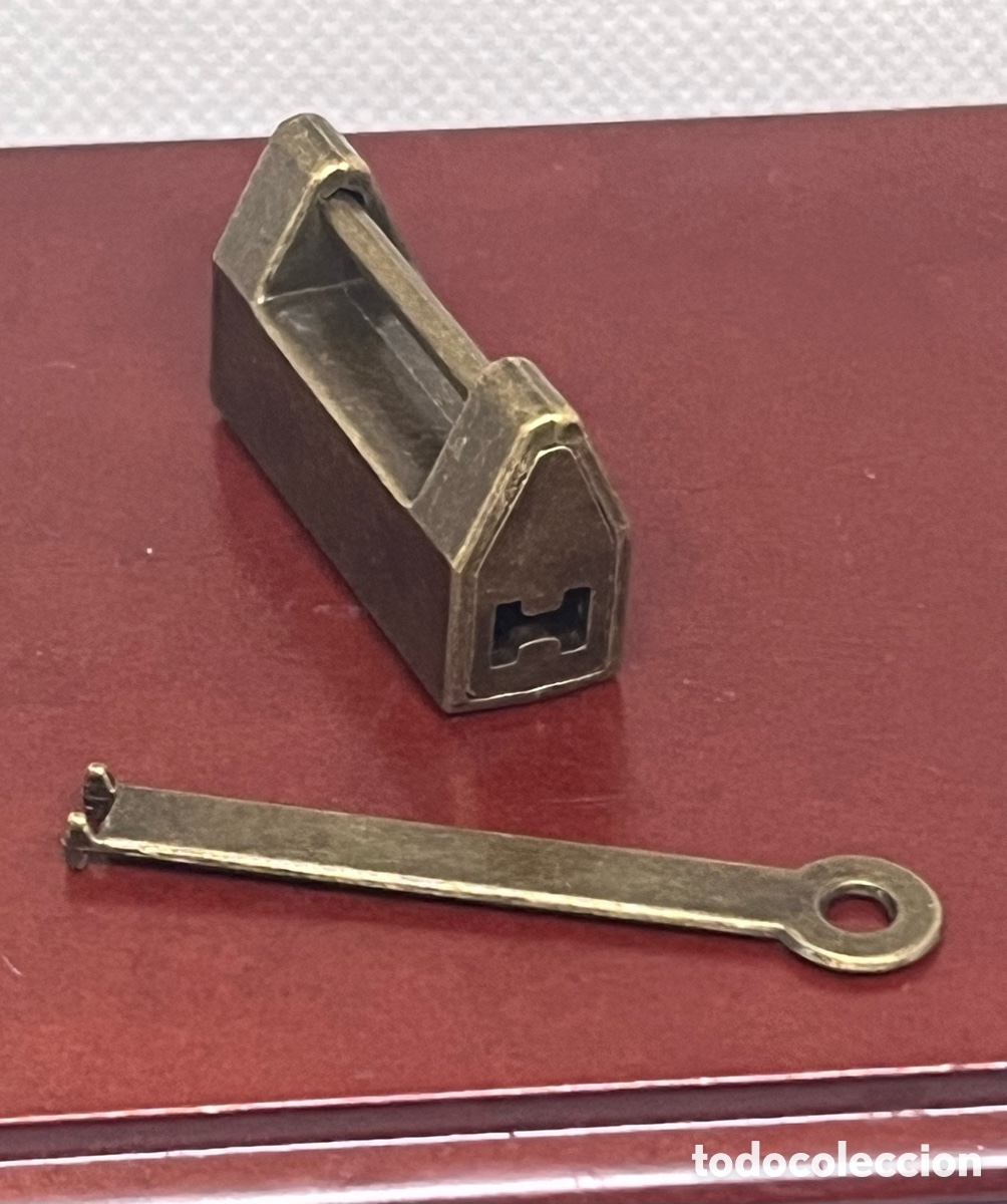 Antig&uuml;edades: CANDADO CHINO CON LLAVE - Foto 3