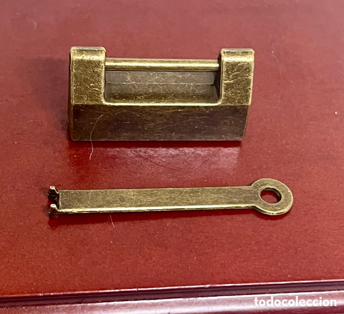 Antig&uuml;edades: CANDADO CHINO CON LLAVE - Foto 1