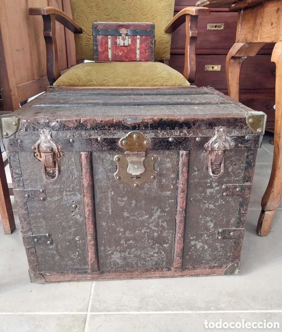 Antig&uuml;edades: Arc&oacute;n de viaje, madera y cuero. - Foto 1