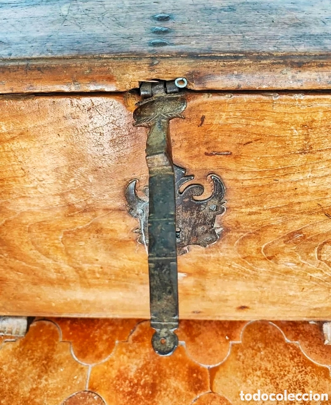 Antig&uuml;edades: Arc&oacute;n antiguo. Siglo XVIII. - Foto 2