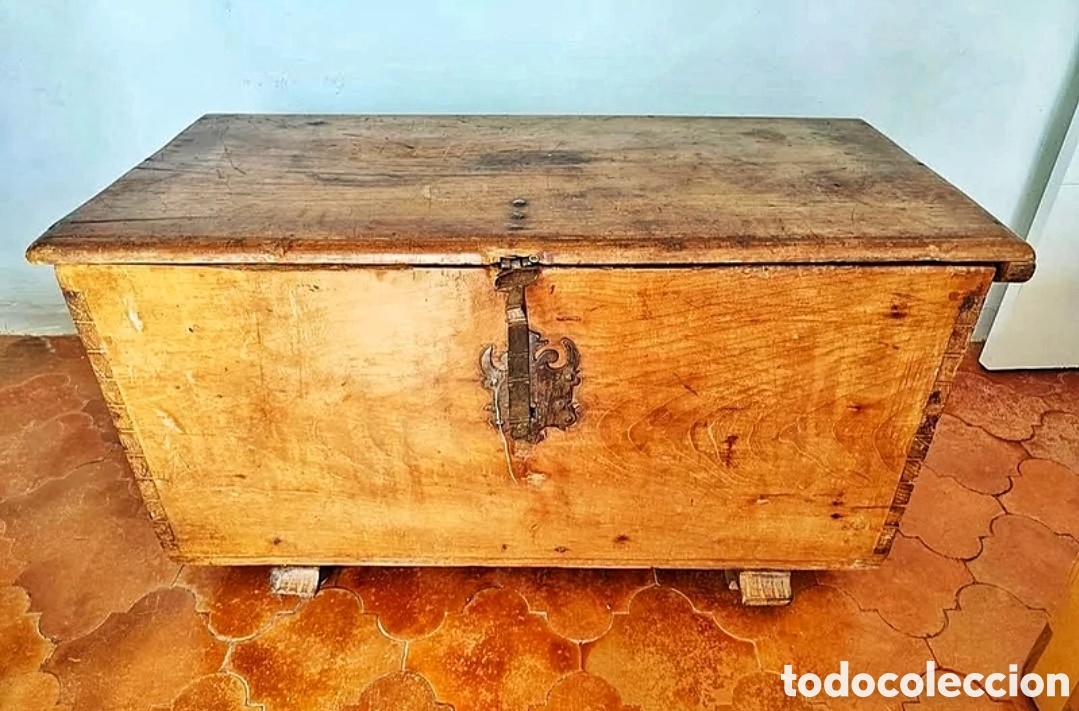 Antig&uuml;edades: Arc&oacute;n antiguo. Siglo XVIII. - Foto 1