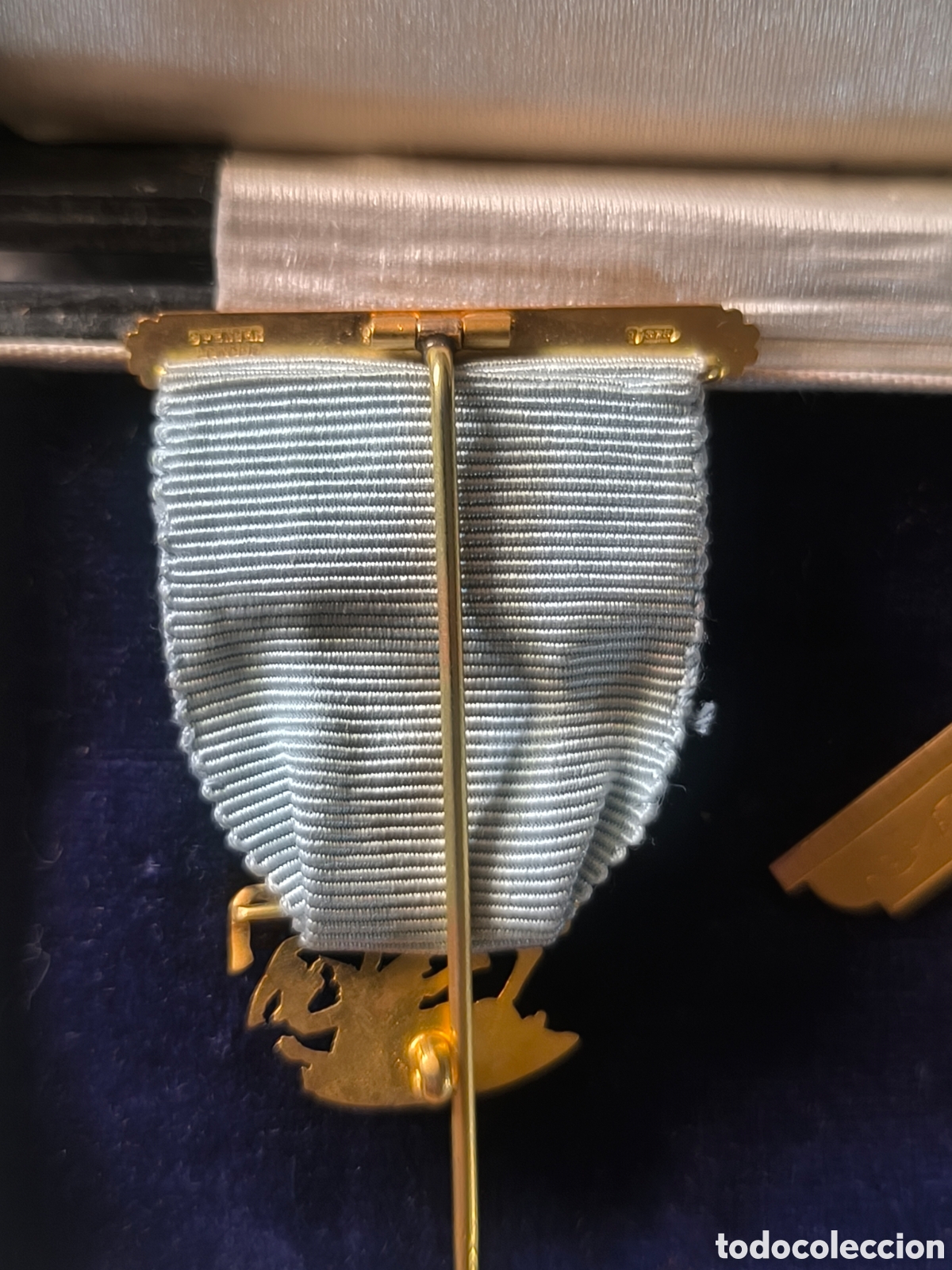 Antig&uuml;edades: Lote medallas y libros masonicos - Foto 2