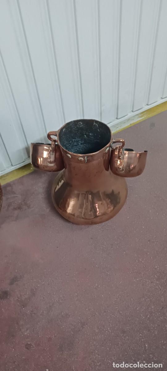 Antig&uuml;edades: C&aacute;ntaro de cobre con dos jarras - Foto 1