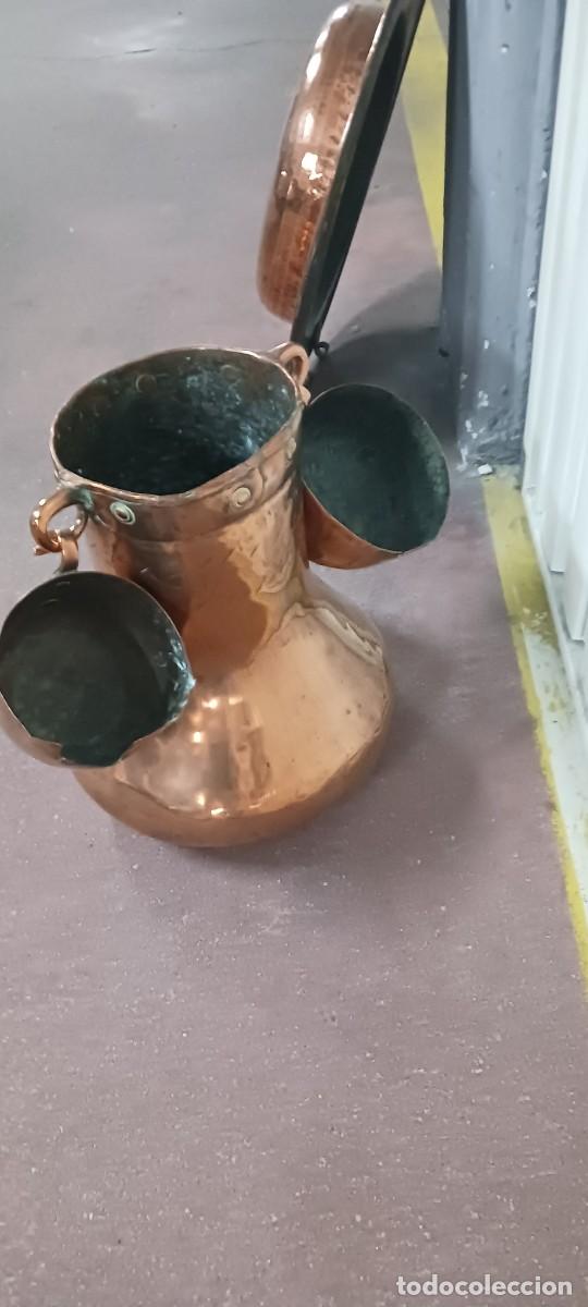 Antig&uuml;edades: C&aacute;ntaro de cobre con dos jarras - Foto 2