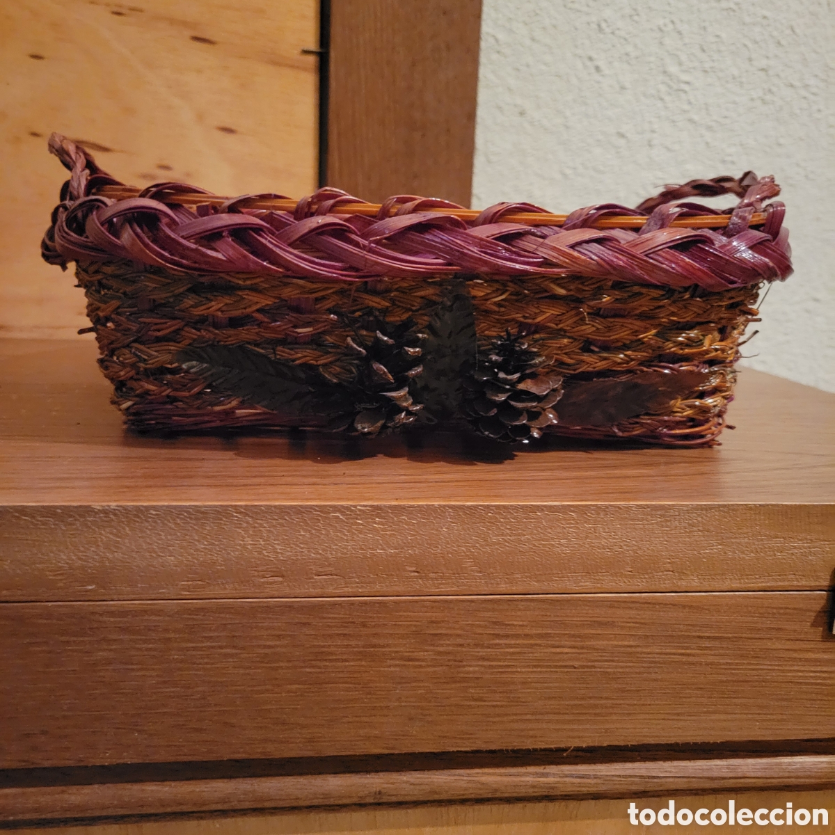 Antig&uuml;edades: Cesta de mimbre barnizada con asas - Foto 2