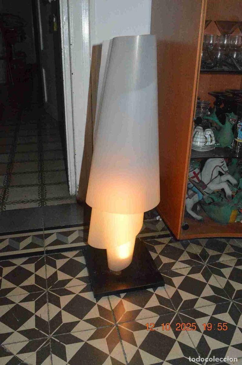 Antig&uuml;edades: L&aacute;mpara de dise&ntilde;o a&ntilde;os 90 - Foto 1