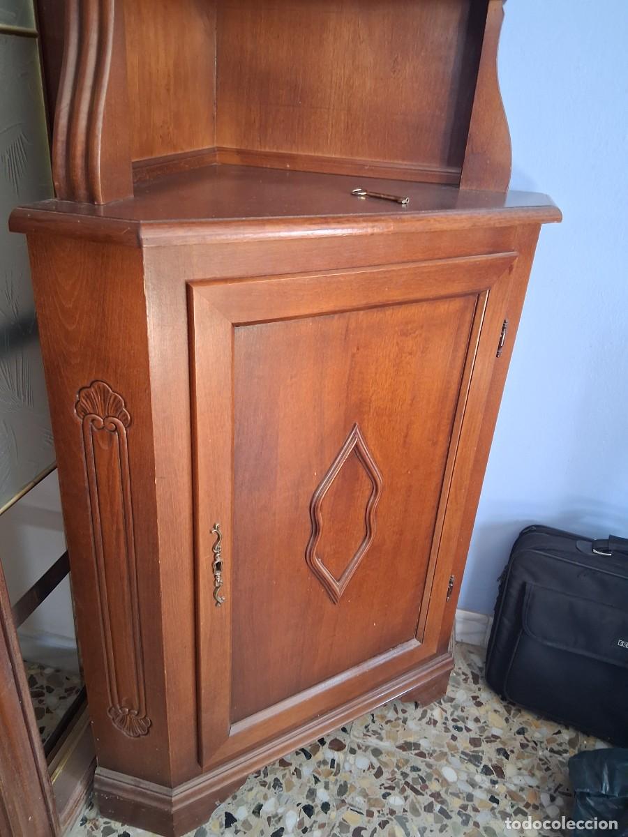 Antig&uuml;edades: Mueble de madera con vitrina esquinera - Foto 4