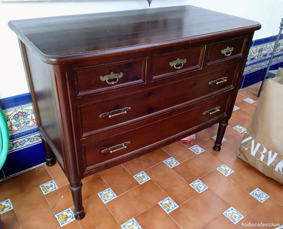 Antig&uuml;edades: Mueble c&oacute;moda cajonera de madera maciza - Foto 1