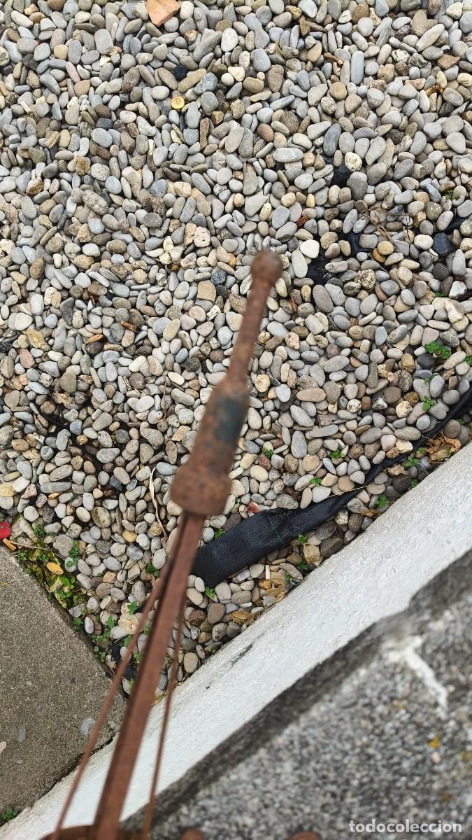 Antig&uuml;edades: Ancienne broche r&ocirc;tissoire 19e si&egrave;cle compl&egrave;te avec ses 4 &eacute;l&eacute;ments indispensables - Foto 6