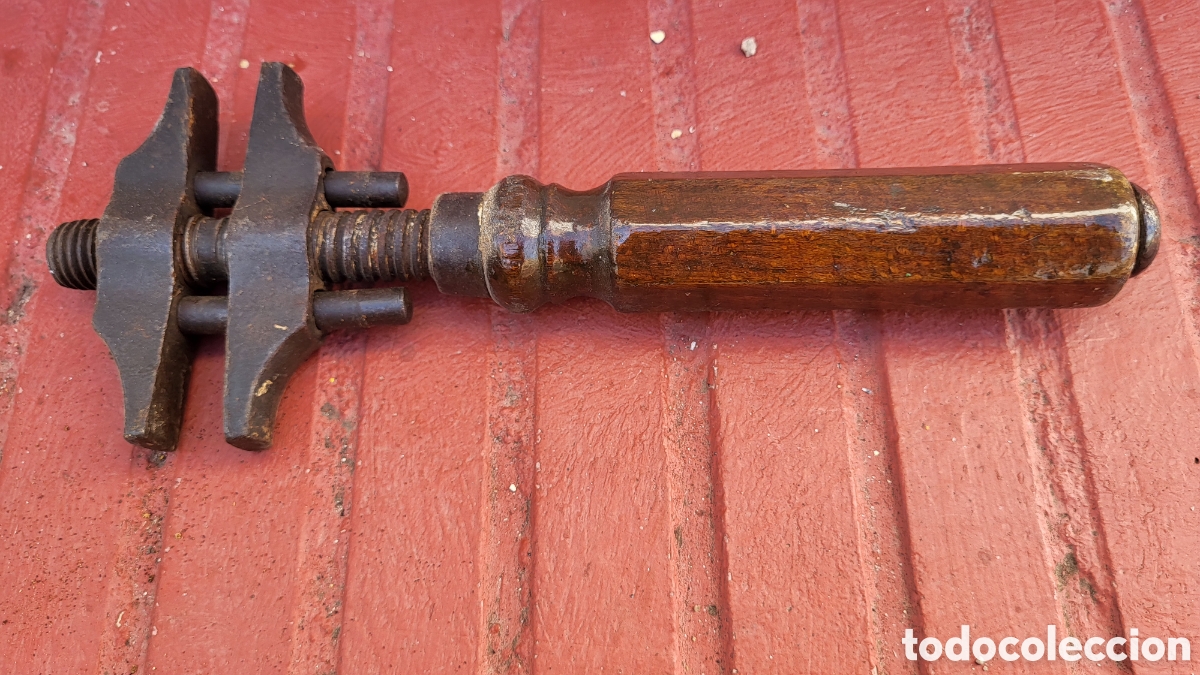 Antig&uuml;edades: Antiguo sargento carpintero - Foto 1