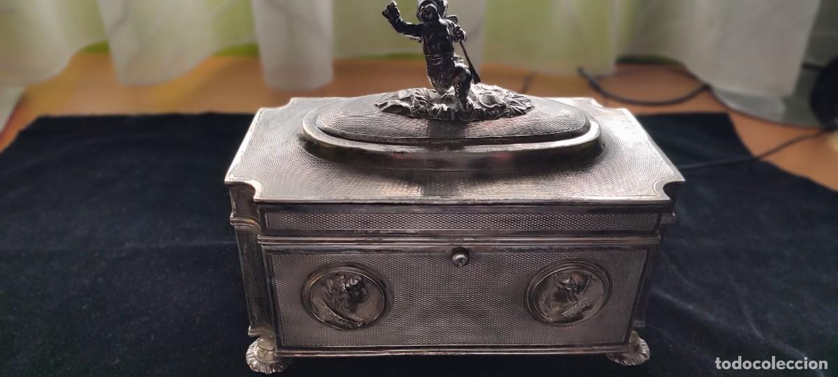 Antiques: Excepcional cofre franc&eacute;s de plata a&ntilde;o 1845