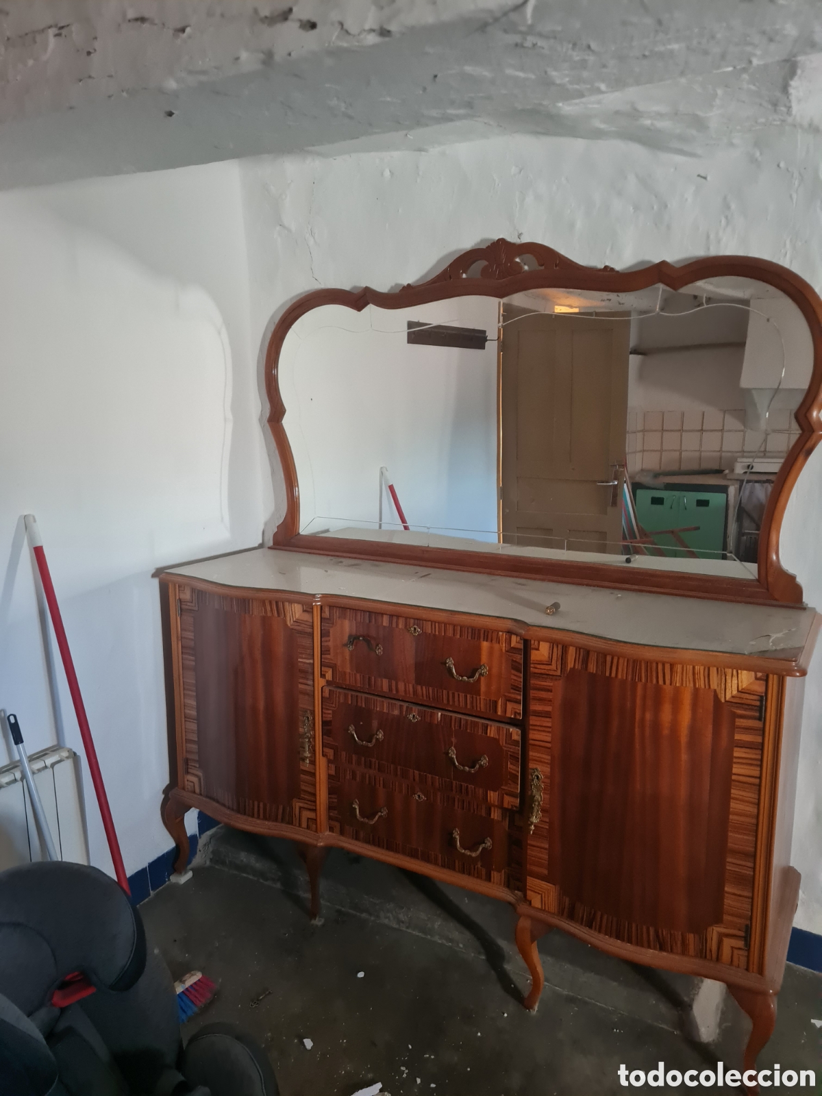 Antig&uuml;edades: Mueble comedor o recibidor - Foto 1