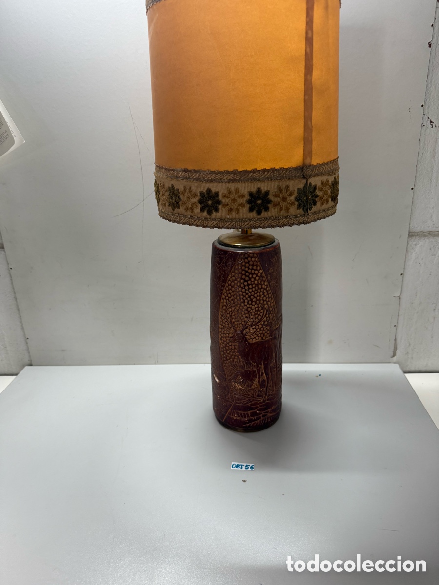 Antig&uuml;edades: L&aacute;mpara de mesa con pie tallado - Foto 1