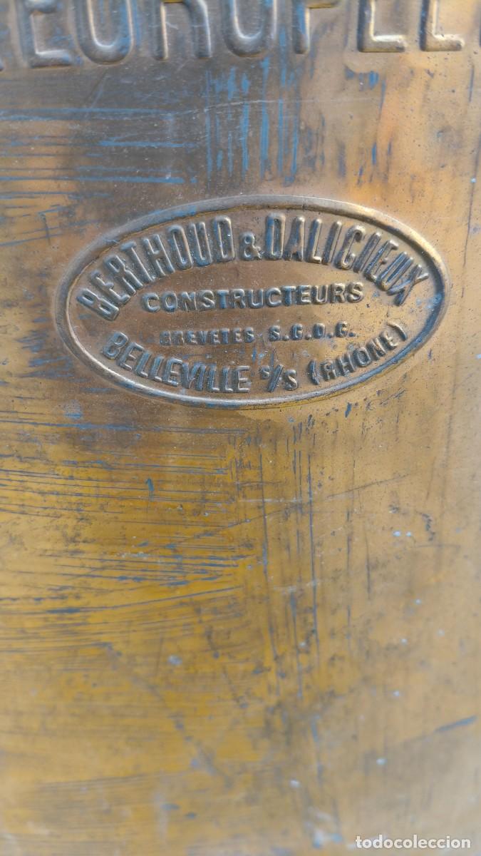 Antig&uuml;edades: Machine a pulv&eacute;riser nue cuivre martel&eacute; 1920 - Foto 2