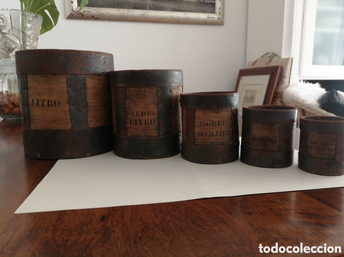 Antig&uuml;edades: Medidas de l&iacute;quidos en madera - Foto 1
