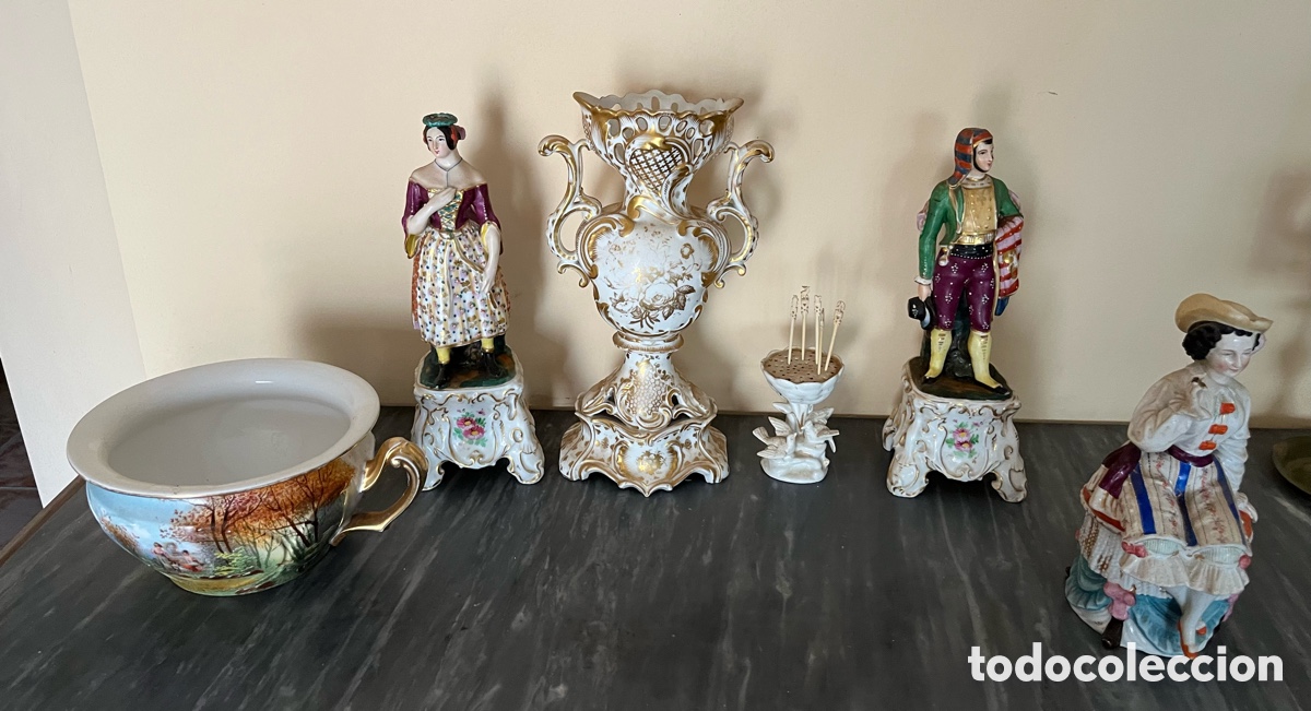 Antiguidades: Conjunto de figuras,jarr&oacute;n y bacenilla