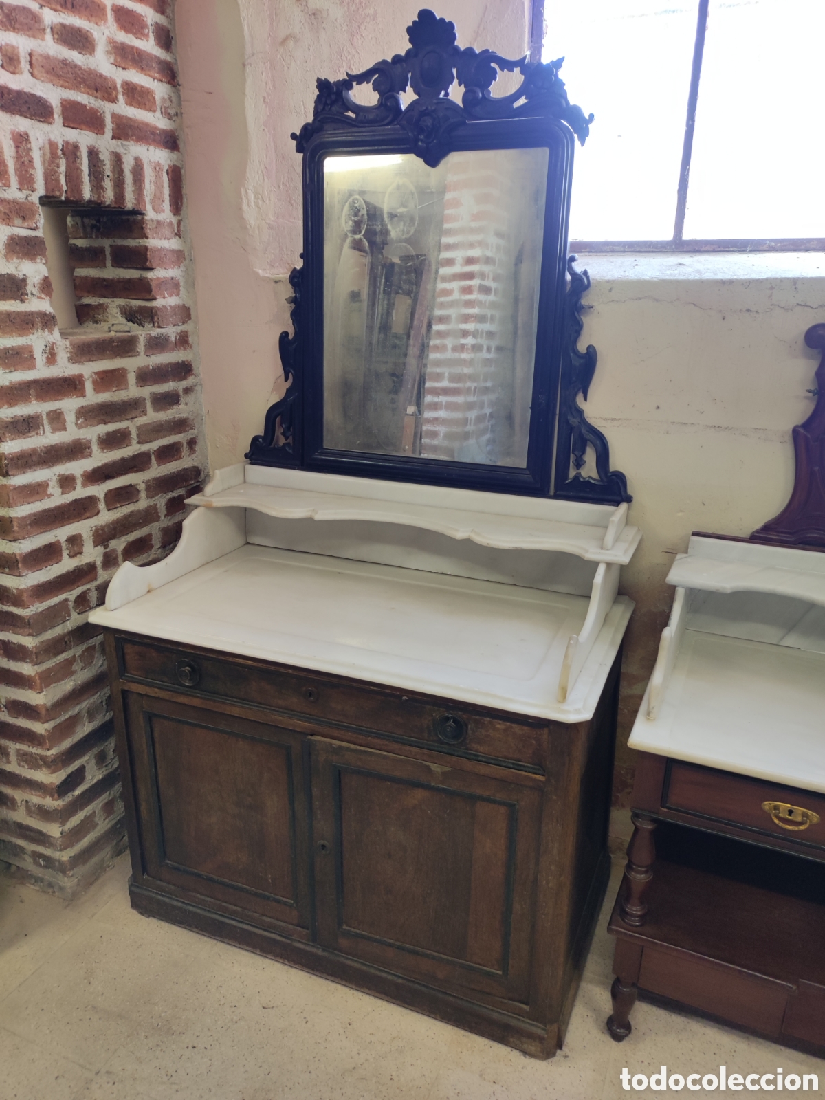 Antig&uuml;edades: Tocador con espejo grande y m&aacute;rmol - Foto 1