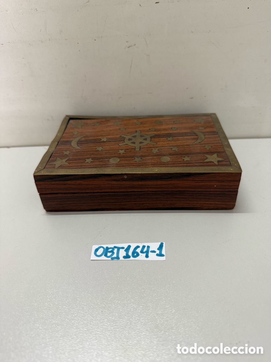 Antig&uuml;edades: CAJA DE MADERA DECORADA CON INCRUSTACIONES DE en bronce o lat&oacute;n - Foto 1
