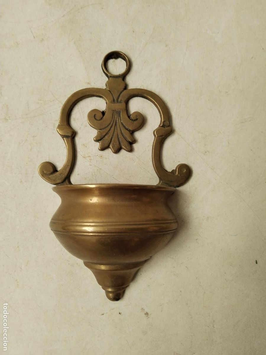 Antig&uuml;edades: benditera en lat&oacute;n bronce con cristal - Foto 3