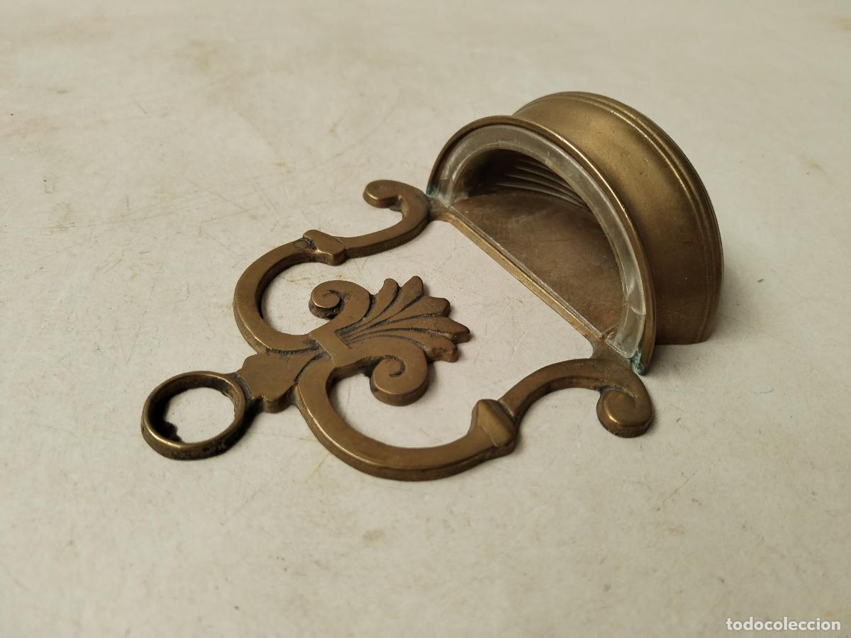 Antig&uuml;edades: benditera en lat&oacute;n bronce con cristal - Foto 6
