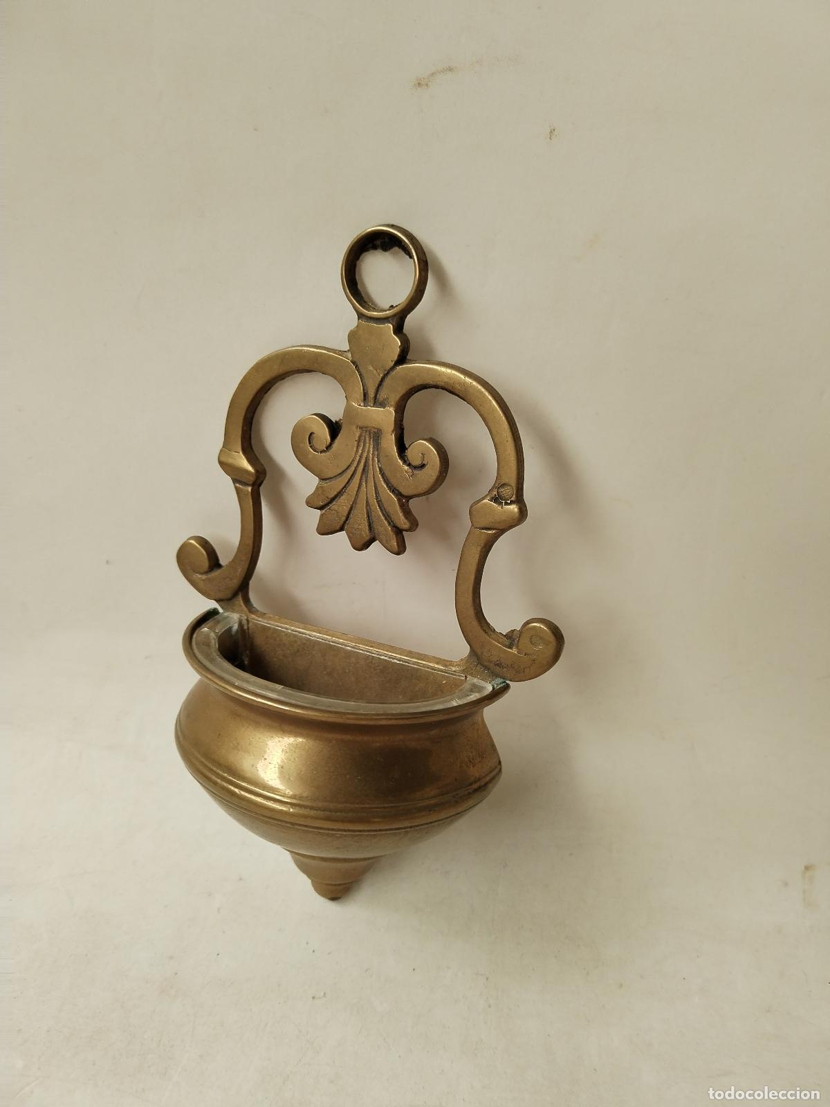 Antig&uuml;edades: benditera en lat&oacute;n bronce con cristal - Foto 7