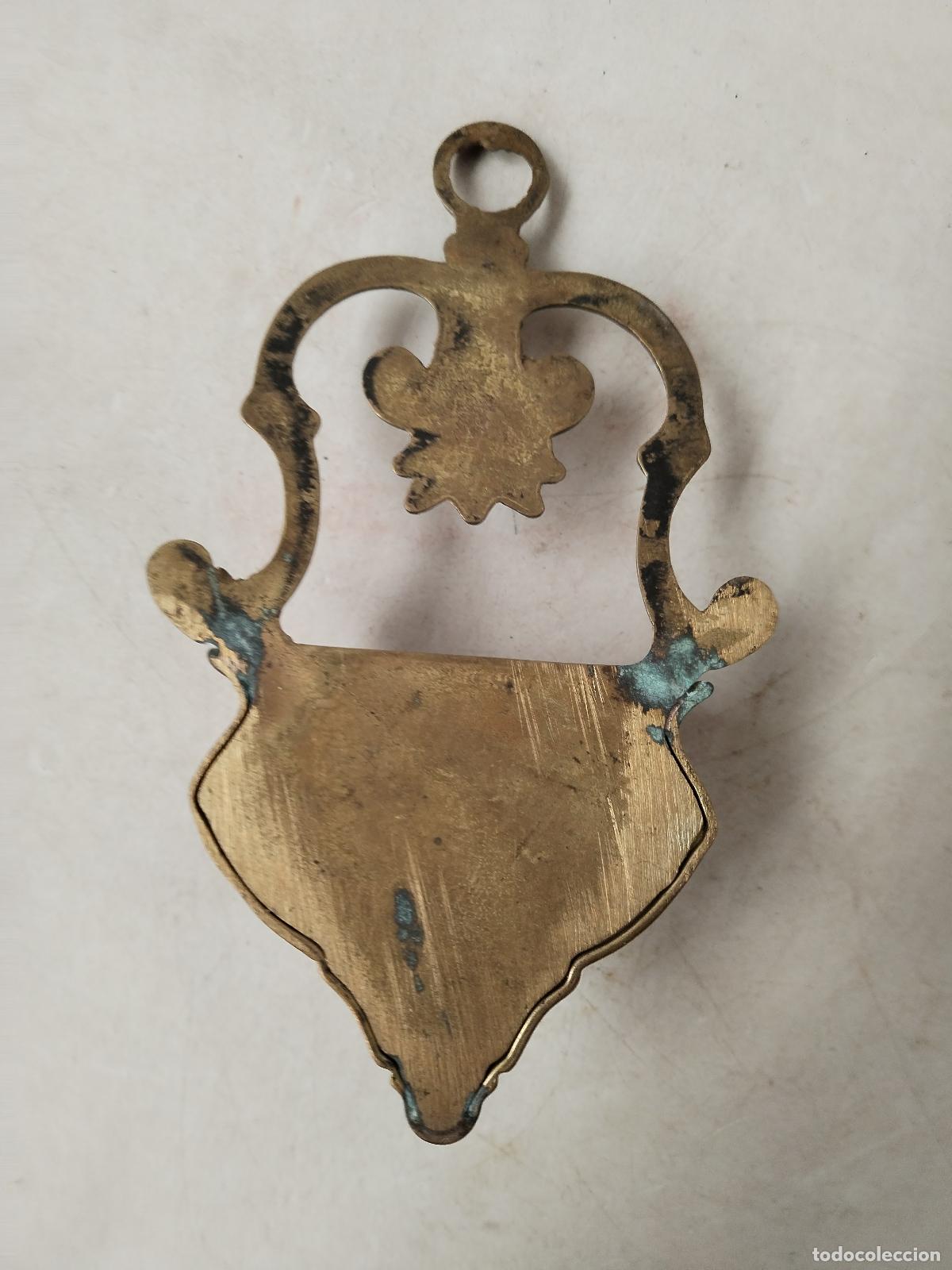 Antig&uuml;edades: benditera en lat&oacute;n bronce con cristal - Foto 8