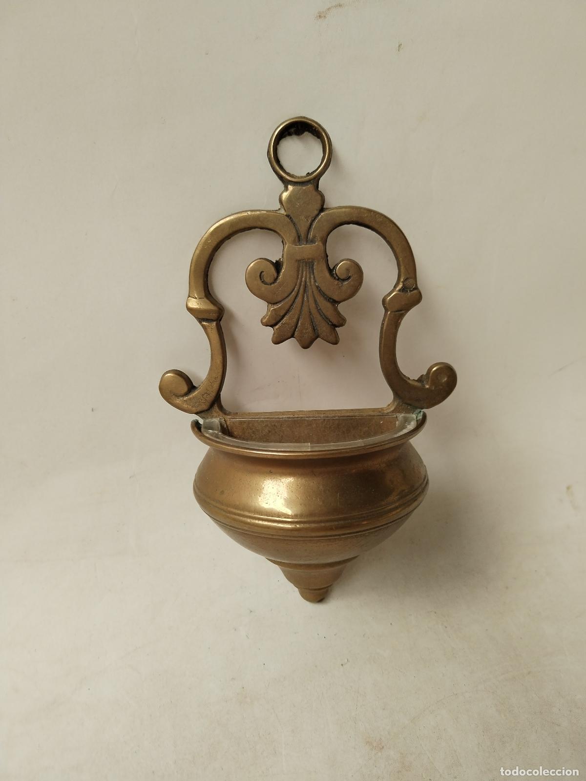 Antig&uuml;edades: benditera en lat&oacute;n bronce con cristal - Foto 1