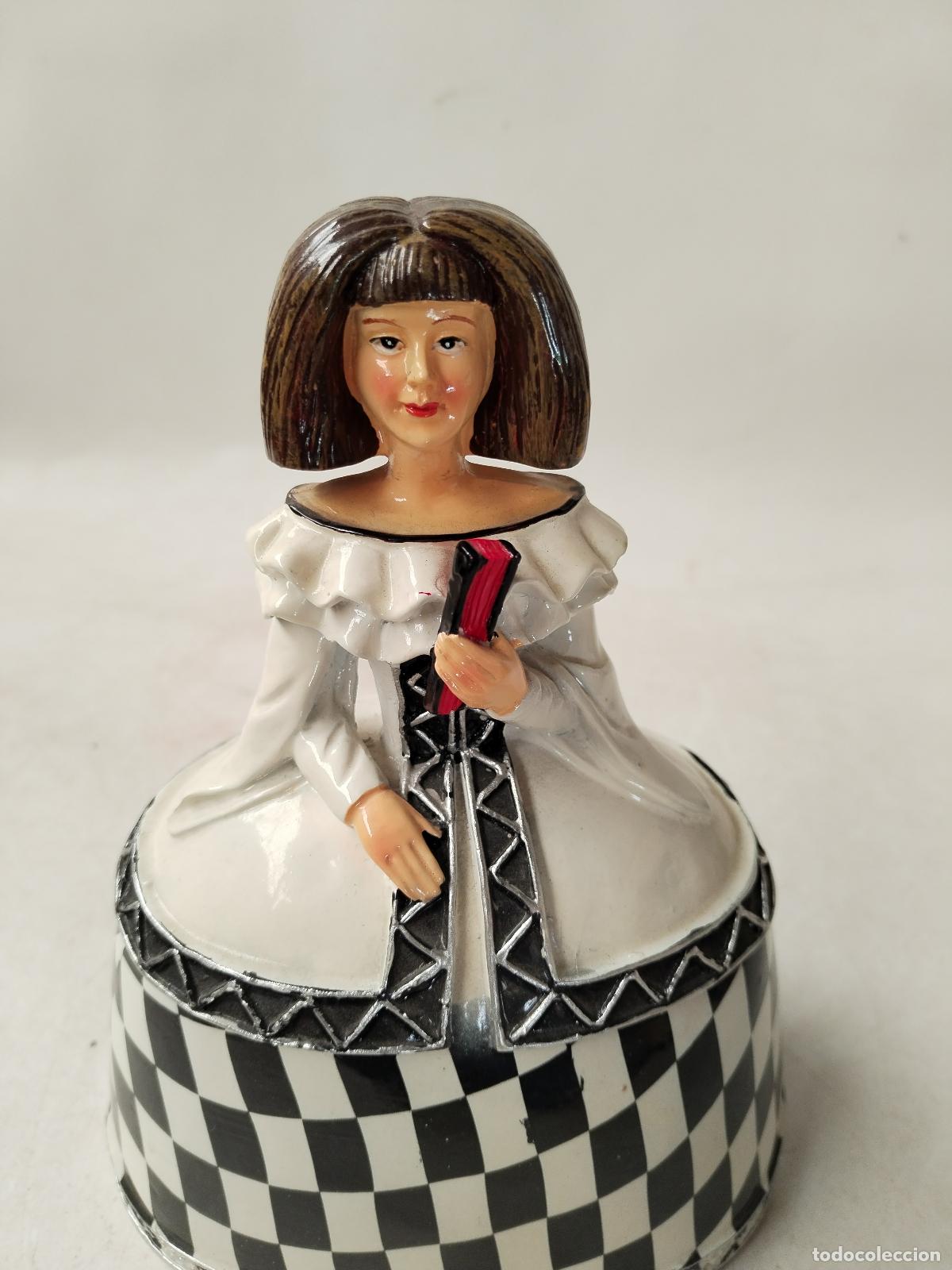 Antig&uuml;edades: figura de menina en resina - Foto 3