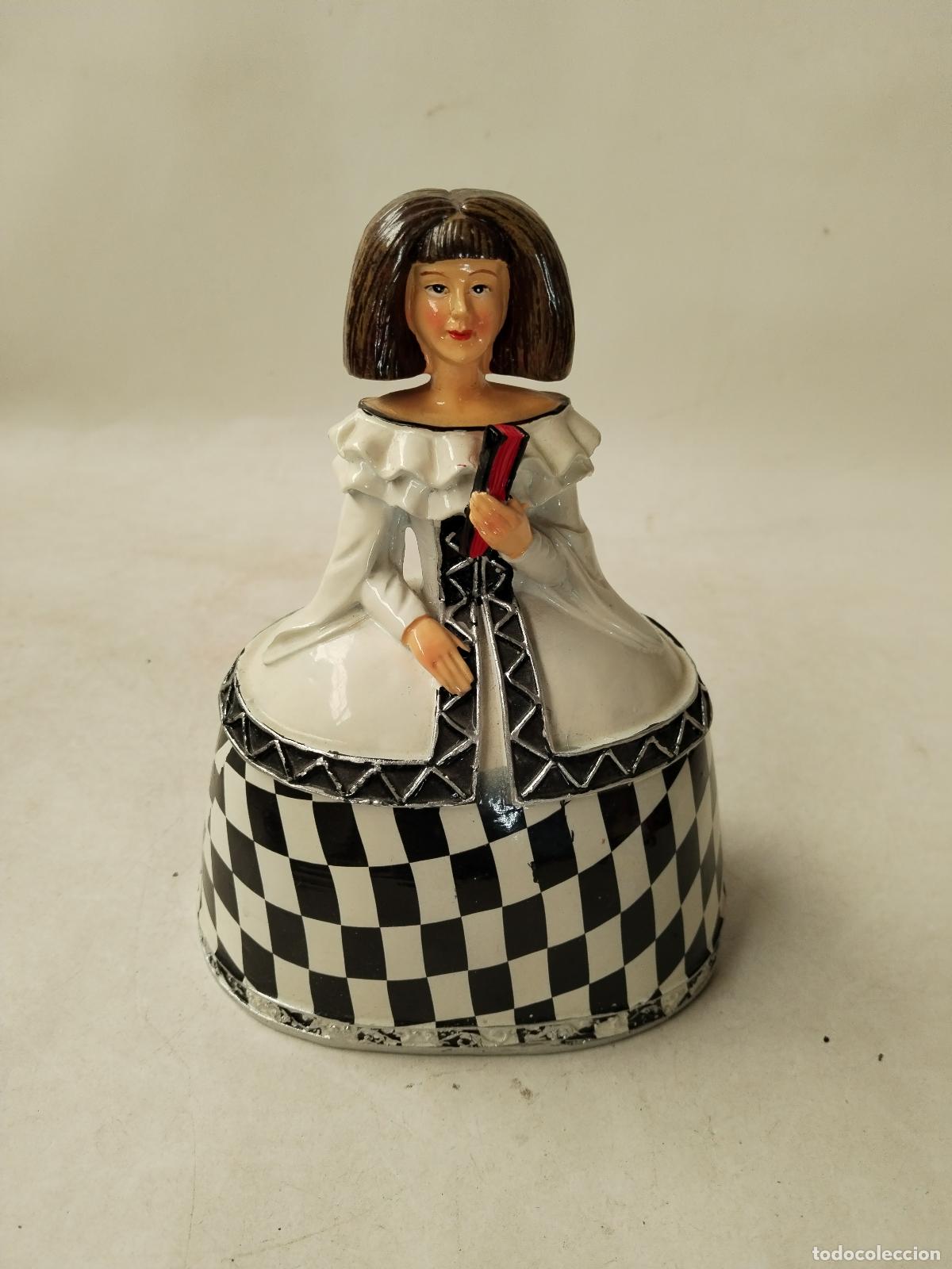 Antig&uuml;edades: figura de menina en resina - Foto 5