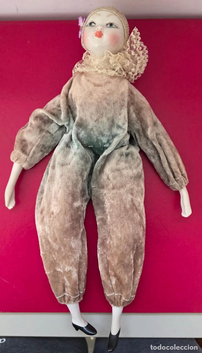 Antig&uuml;edades: Elegante mu&ntilde;eca de porcelana de colecci&oacute;n