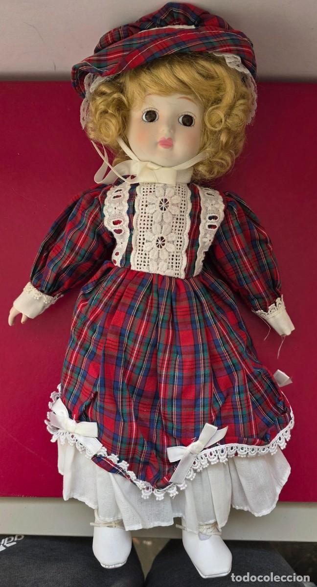 Mu&ntilde;eca de porcelana de colecci&oacute;n