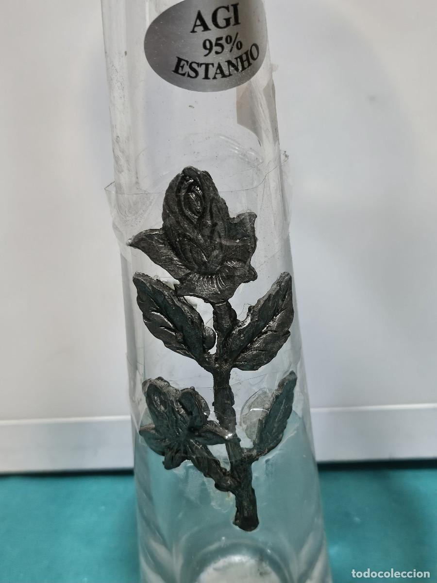 Antig&uuml;edades: florero de cristal con esta&ntilde;o - Foto 2