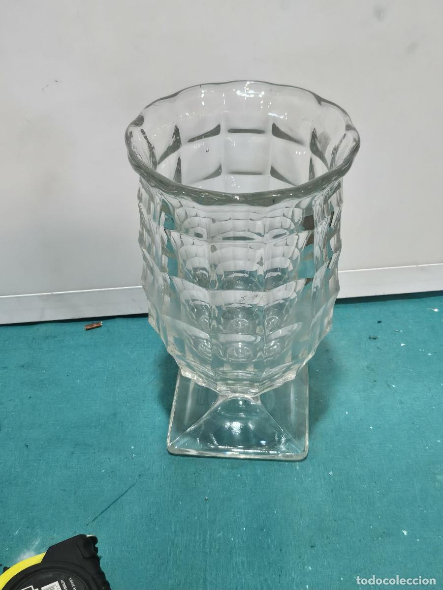 Antig&uuml;edades: jarron de cristal tallado - Foto 1