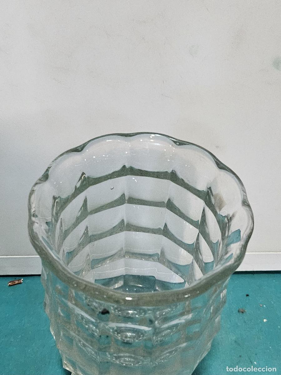 Antig&uuml;edades: jarron de cristal tallado - Foto 2