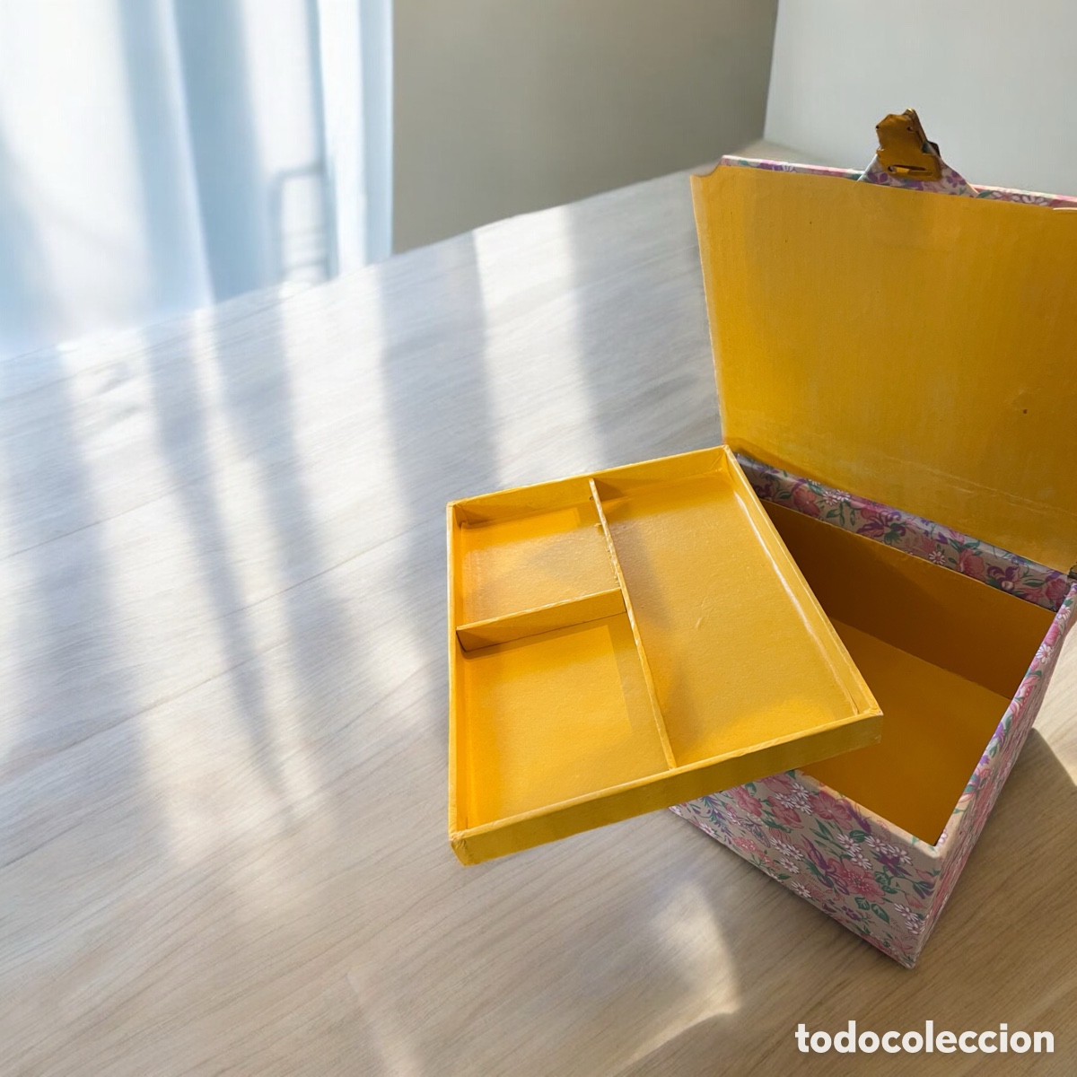 Antig&uuml;edades: Consturero forrado en tela - Foto 4