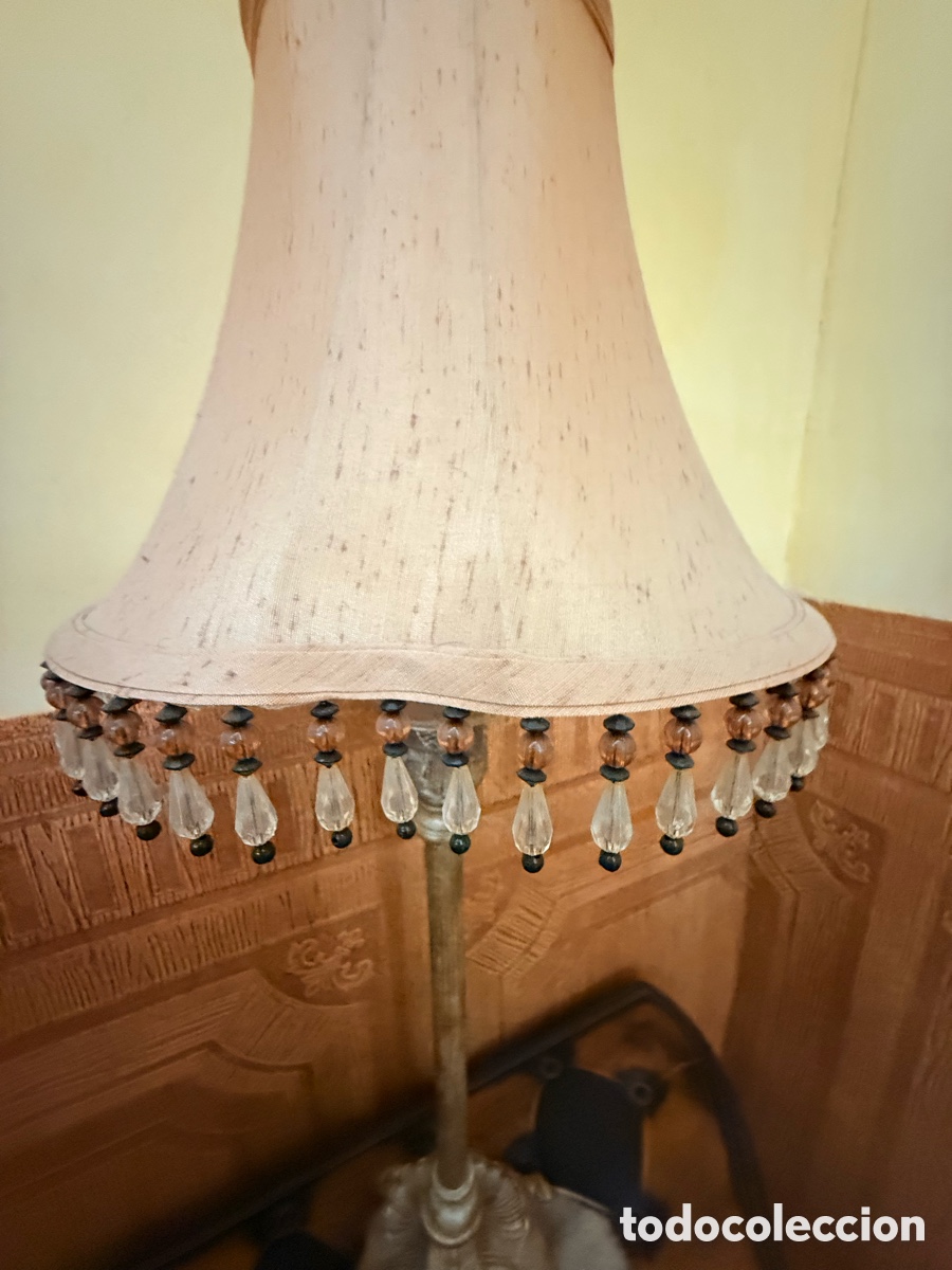 Antig&uuml;edades: L&aacute;mpara de sobremesa de madera tallada (ca. 2000) - Foto 2
