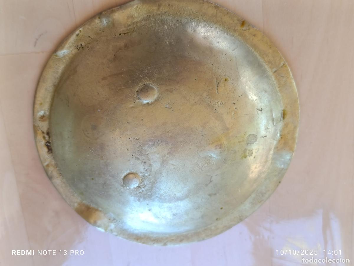 Antig&uuml;edades: Antiguo cenicero de bronce labrado. - Foto 3