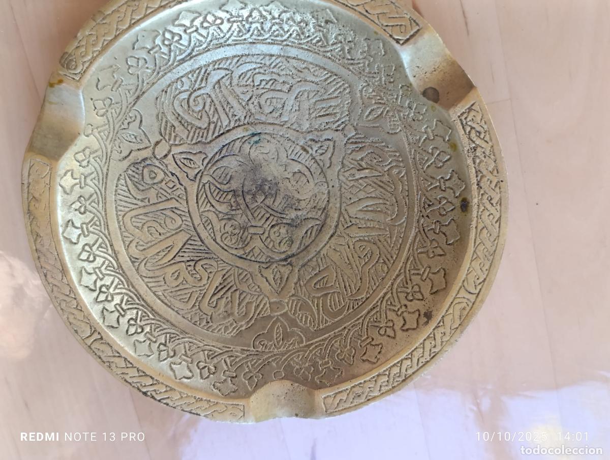 Antig&uuml;edades: Antiguo cenicero de bronce labrado. - Foto 1