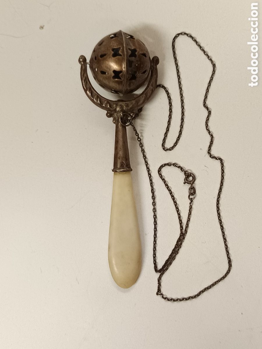 Antig&uuml;edades: Antiguo sonajero de plata - Foto 1