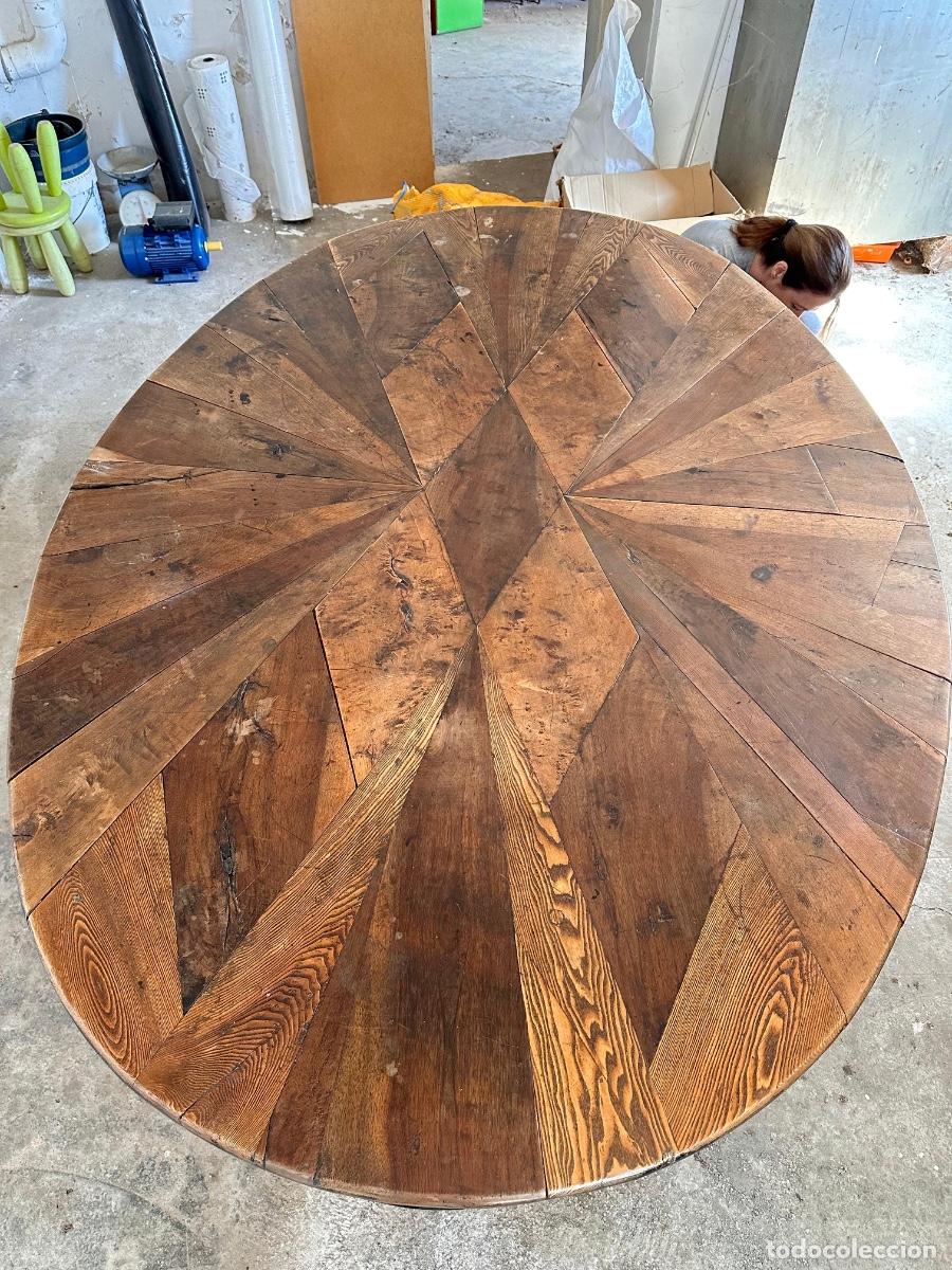 Antig&uuml;edades: Mesa de nogal con sobre de marqueter&iacute;a geom&eacute;trica - Foto 4