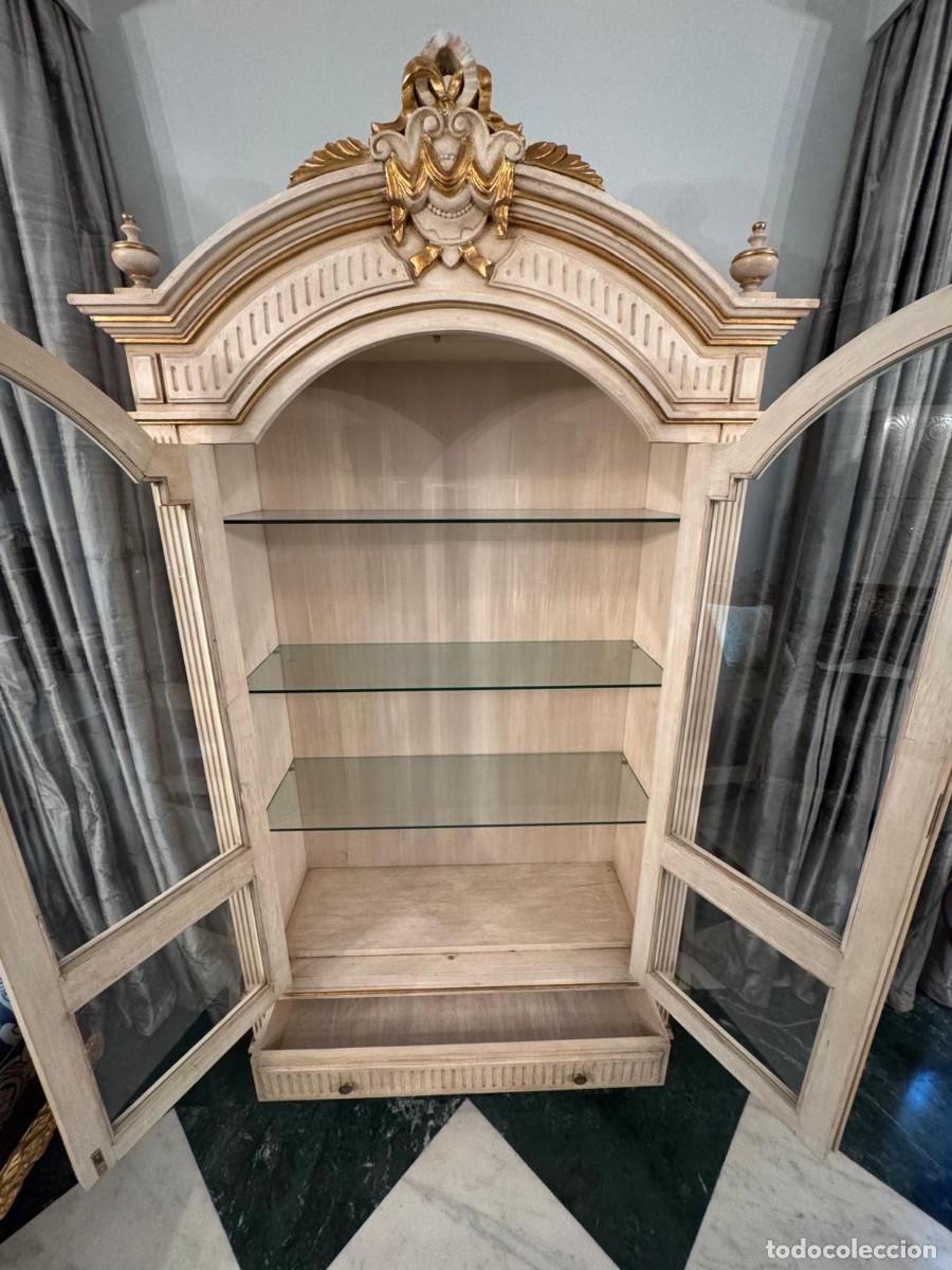 Antig&uuml;edades: Vitrina de madera estilo rococo - Foto 2