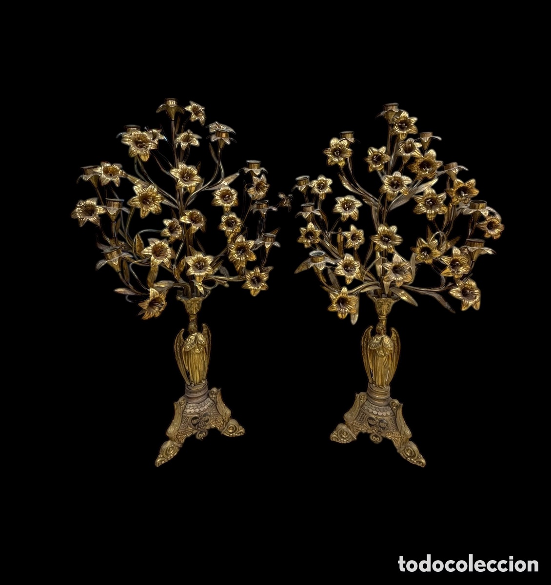 Antiguidades: Pareja de candelabros de bronce