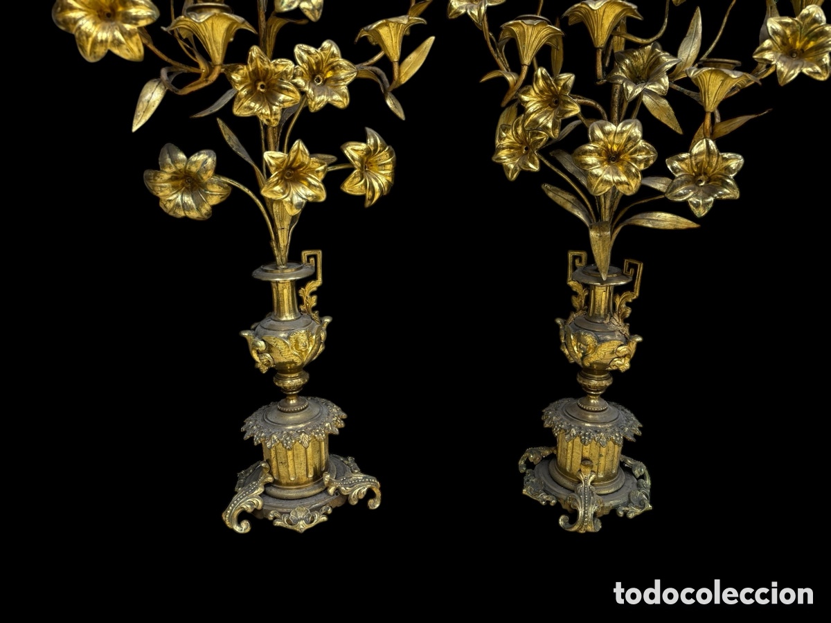 Antig&uuml;edades: Lote de 4 candelabros de metal - Foto 2
