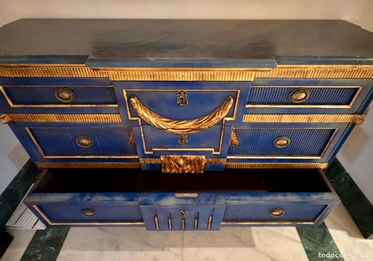 Antig&uuml;edades: Comoda de madera con decoraciones en pan de oro - Foto 3