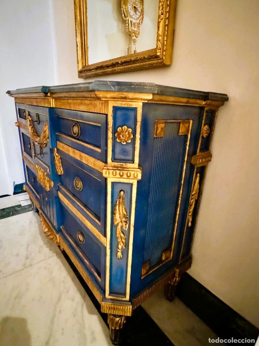 Antig&uuml;edades: Comoda de madera con decoraciones en pan de oro - Foto 6