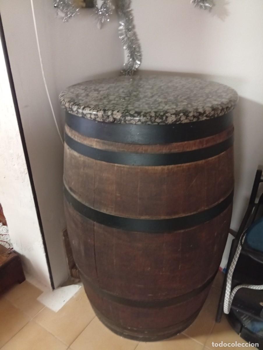 Antig&uuml;edades: Barril con sobre de marmol - Foto 1