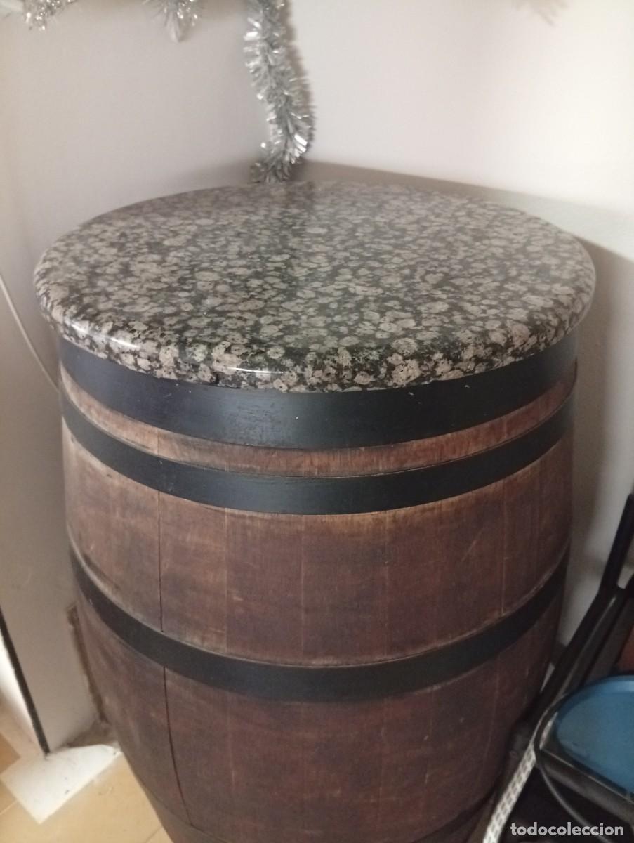 Antig&uuml;edades: Barril con sobre de marmol - Foto 2